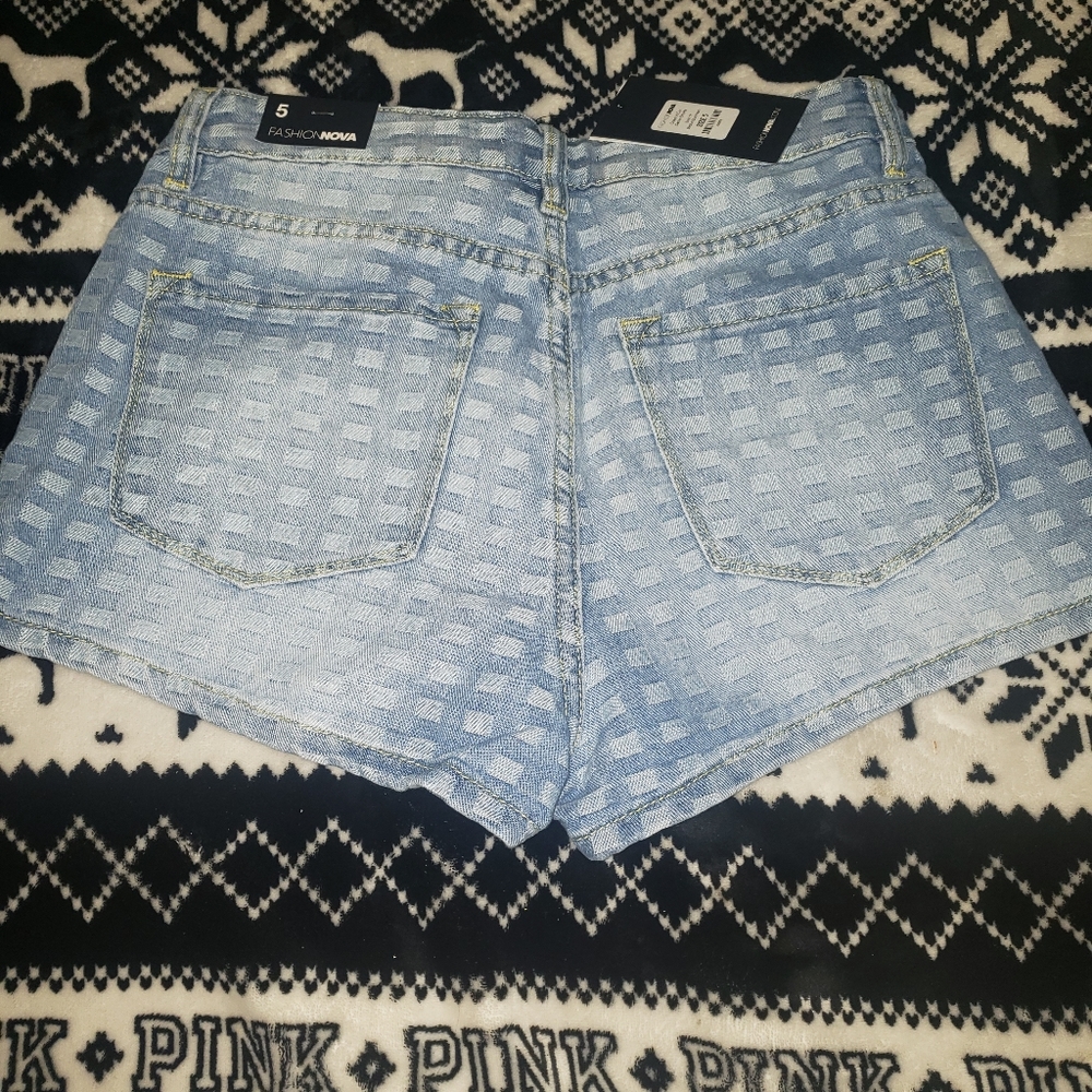 Shorts - Picture 3 of 3